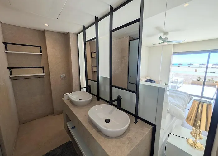 بيت للعطل Beachfront Somabay Steps From Sea & Pool الغردقة